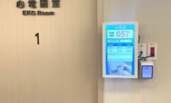 候診報到機